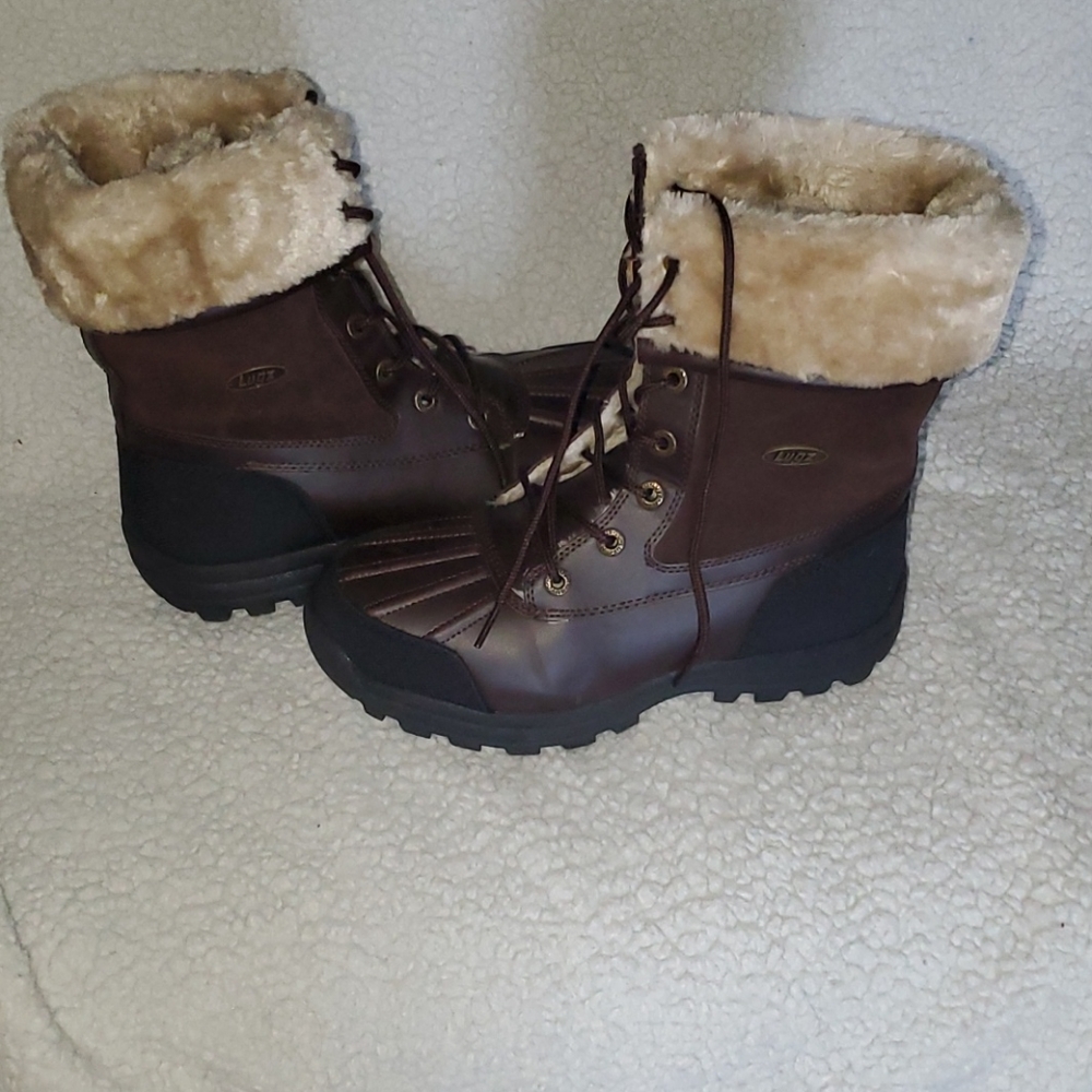 Snow boots